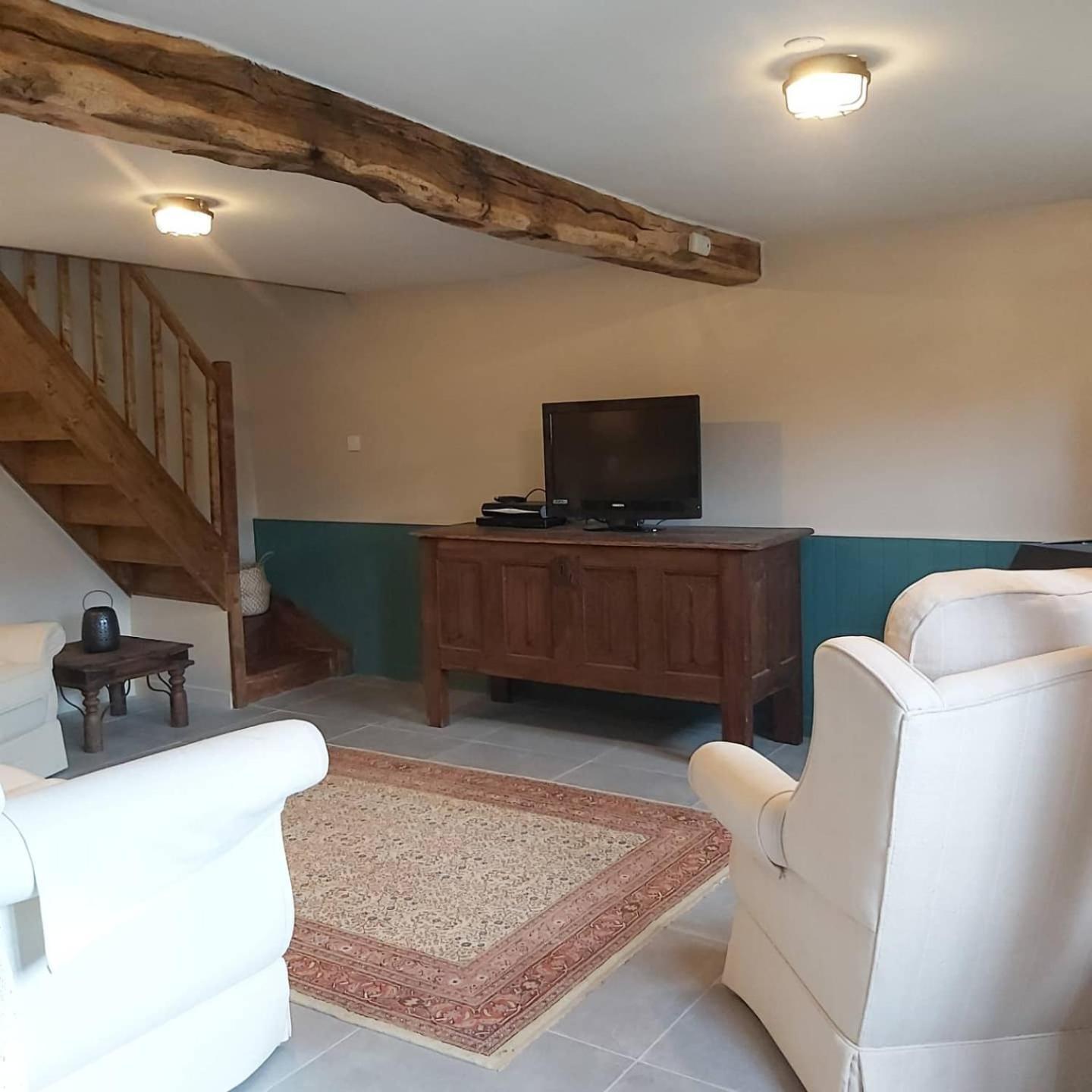 Beautiful 2 Bed Cottage With Swimming Pool Pageas Bilik gambar